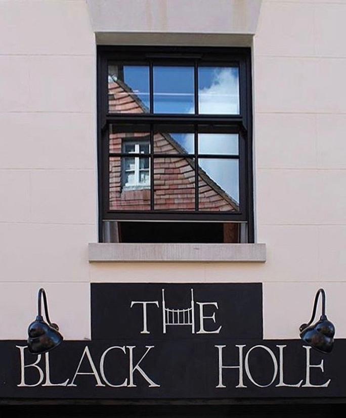 The Black Hole وِنشيستير المظهر الخارجي الصورة